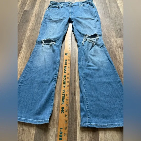 Levi’s Woman’s Medium Wash Sturdy Western Distressed 726 Flare Jeans Size 32 - Picture 6 of 12